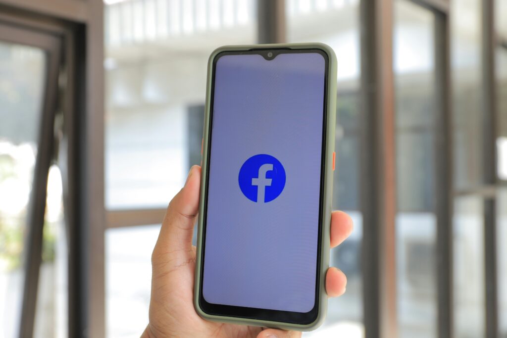 Why does facebook marketplace keep crashing?